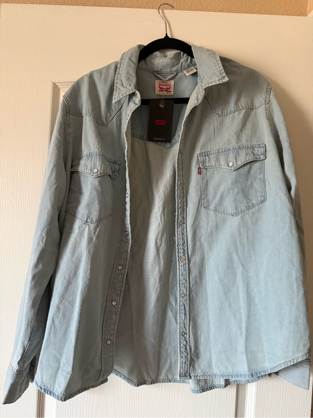 7. NWT XXL Levi's Light Wash Denim Shirt Jacket in Pale Blue